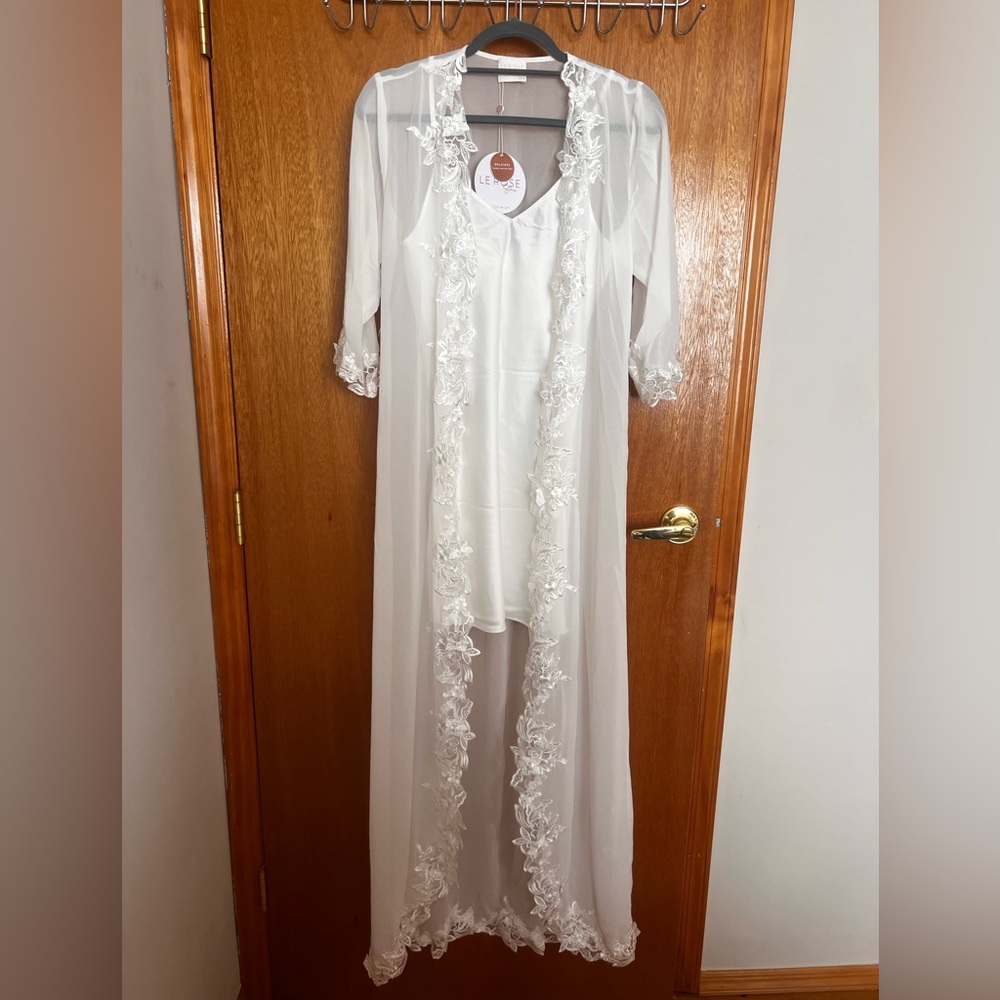 Le Rose Iris Bridal Lace Trim Maxi Robe w Slip White XS/S NWT Sold Out - Picture 5 of 8